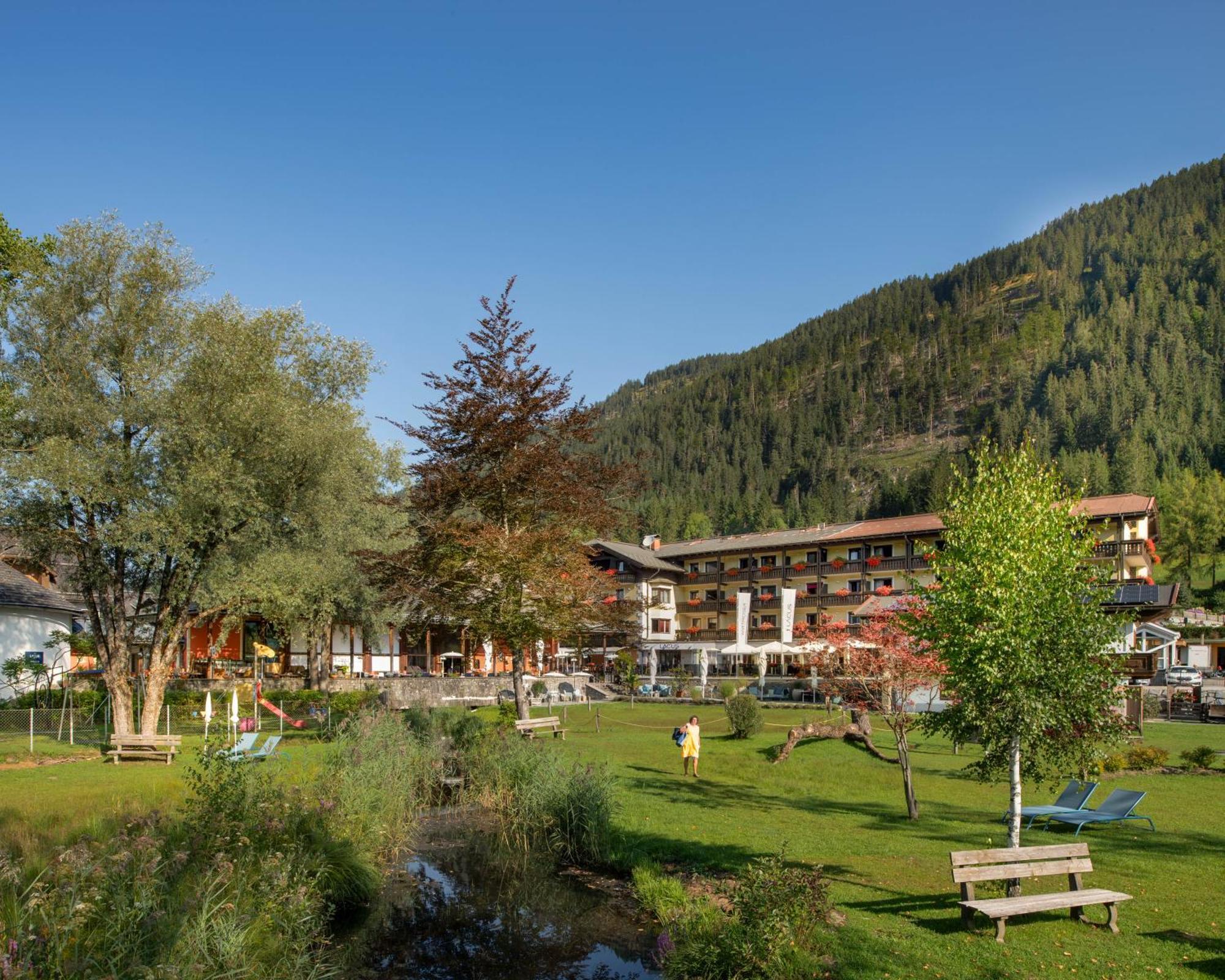 Lacus Hotel Am See Weissensee Exterior foto