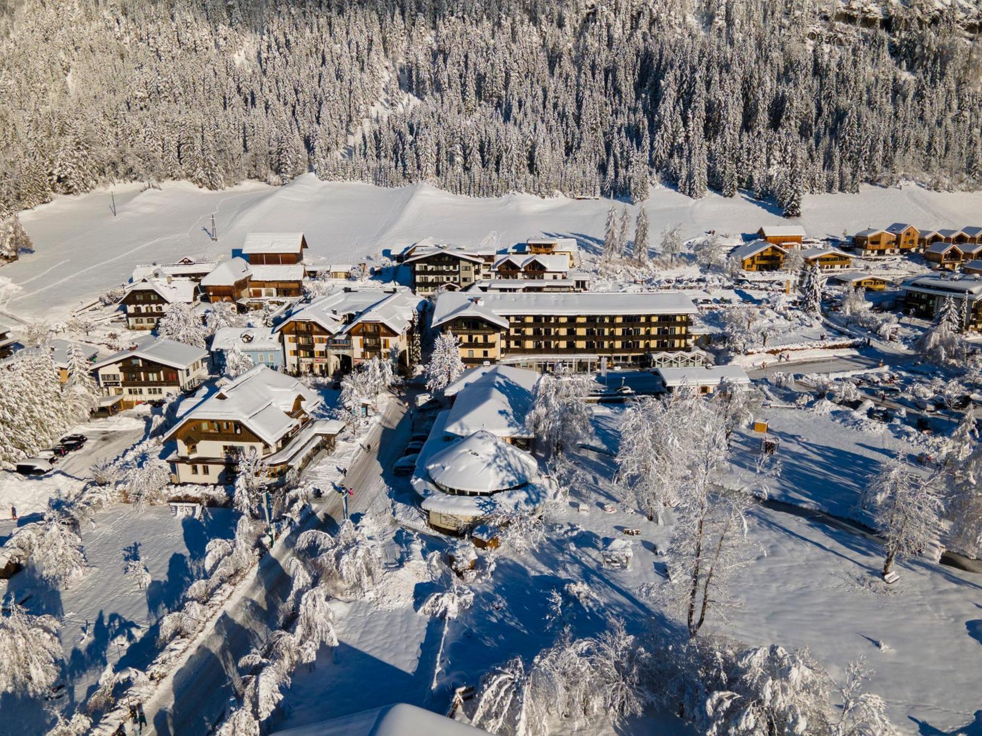 Lacus Hotel Am See Weissensee Exterior foto